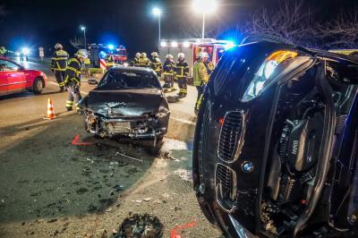 Nuertingen: Schwerer Verkehrsunfall - Eine schwer und zwei leicht verletzte Personen - Nissan Skyline stark beschaedigt - 35.000 Euro Schaden